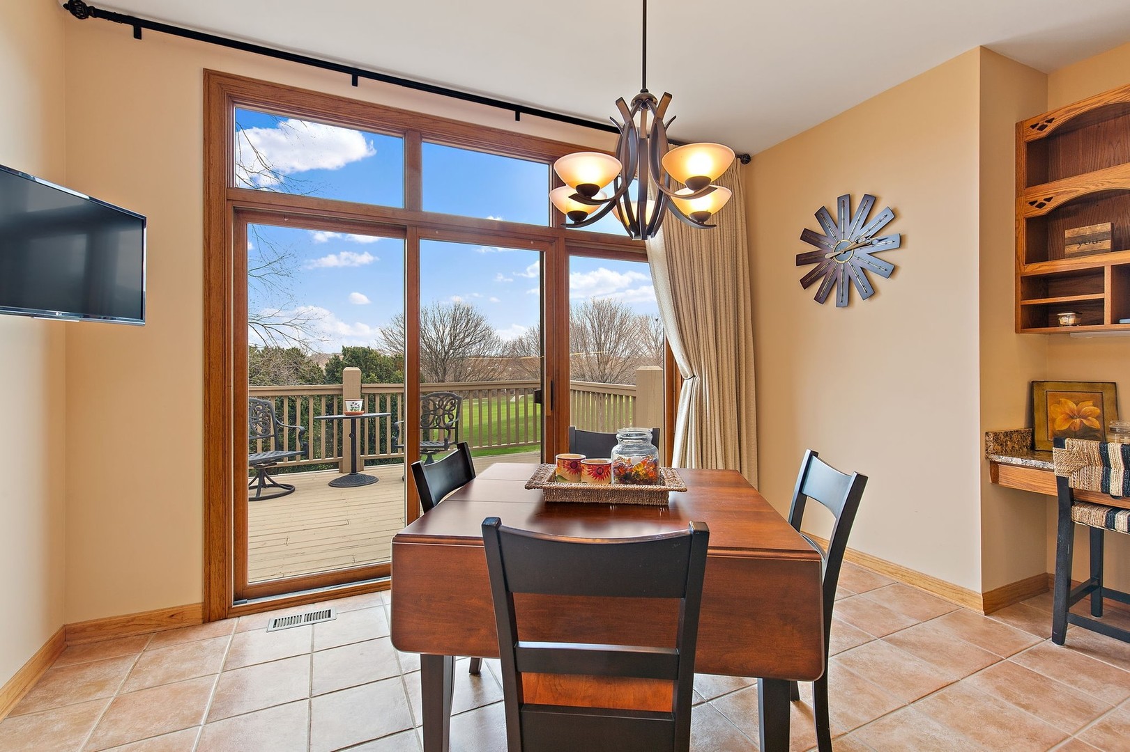 10 Riviera Court Lake In The Hills, IL 60156 - Photo 14 of 42