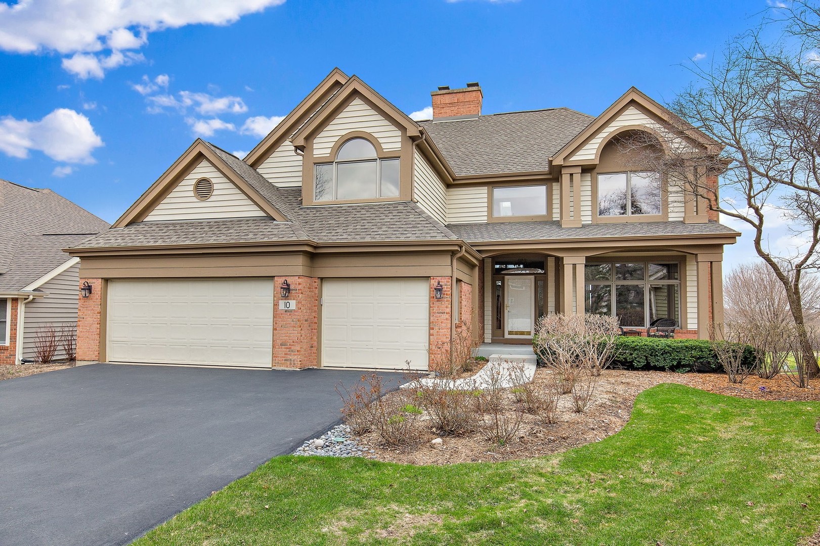 10 Riviera Court Lake In The Hills, IL 60156 - Photo 3 of 42