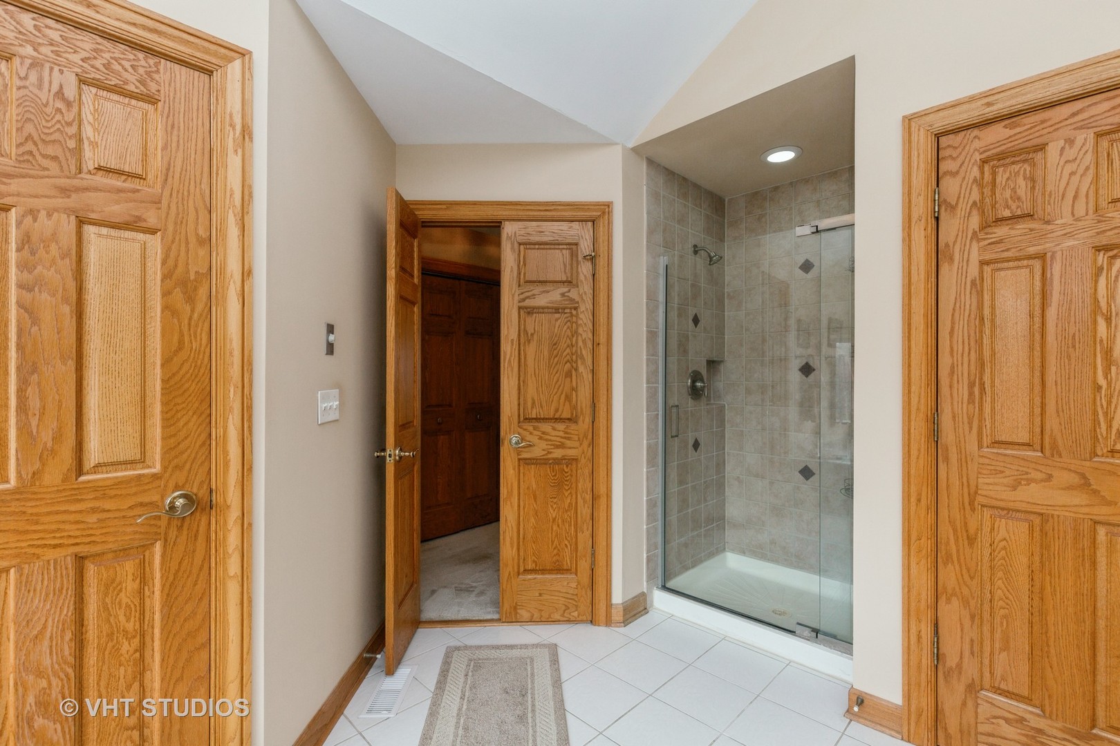10 Riviera Court Lake In The Hills, IL 60156 - Photo 24 of 42