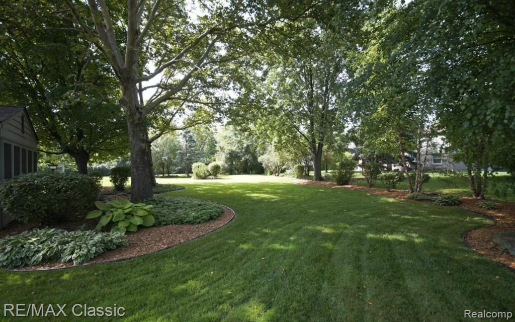 11745 Wildwing Road Plymouth, MI 48170 - Photo 23 of 24 24-photo-web-1680x1050-478407.jpg