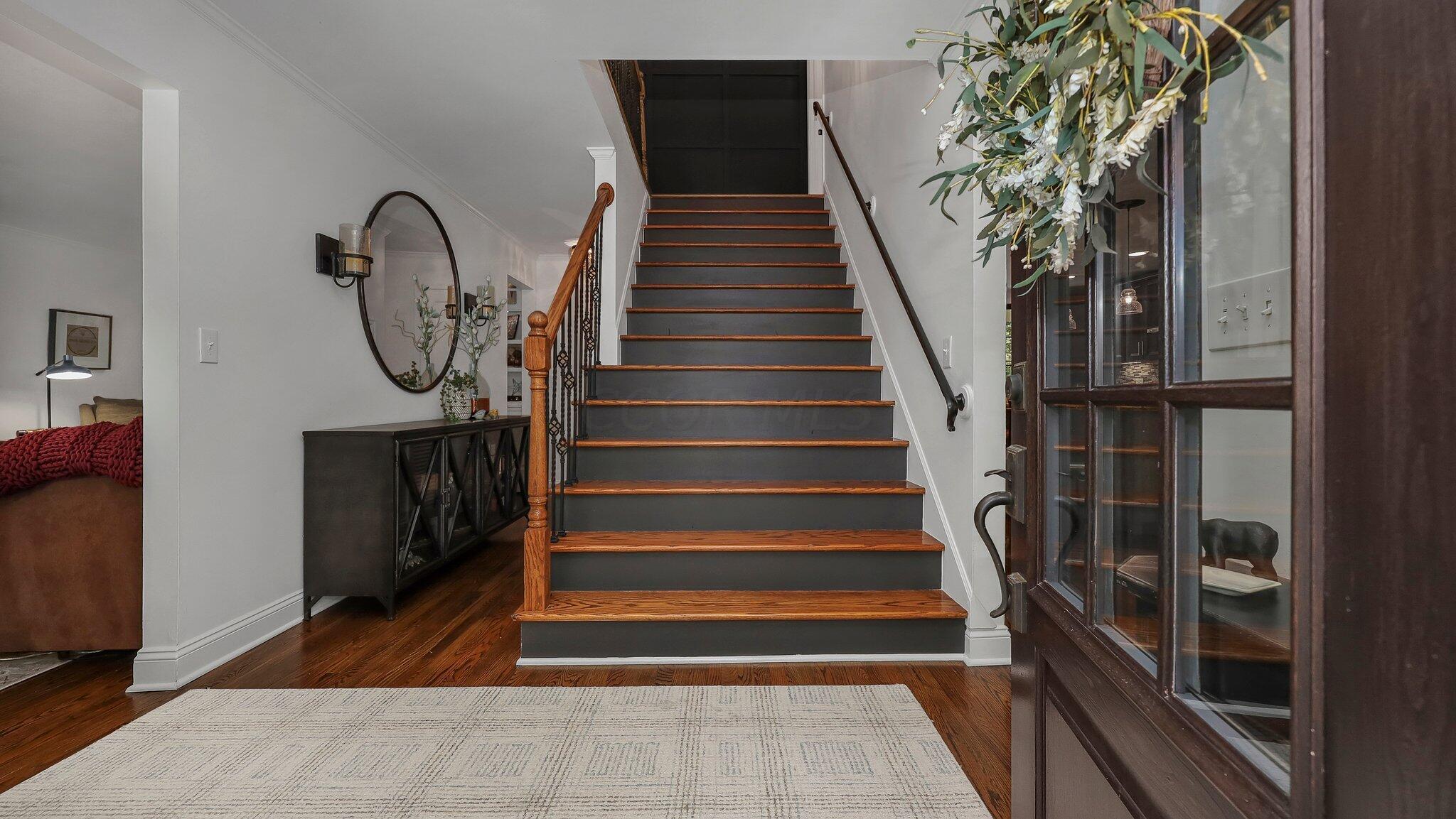 4556 Langport Road Upper Arlington, OH 43220 - Photo 5 of 66 Entry