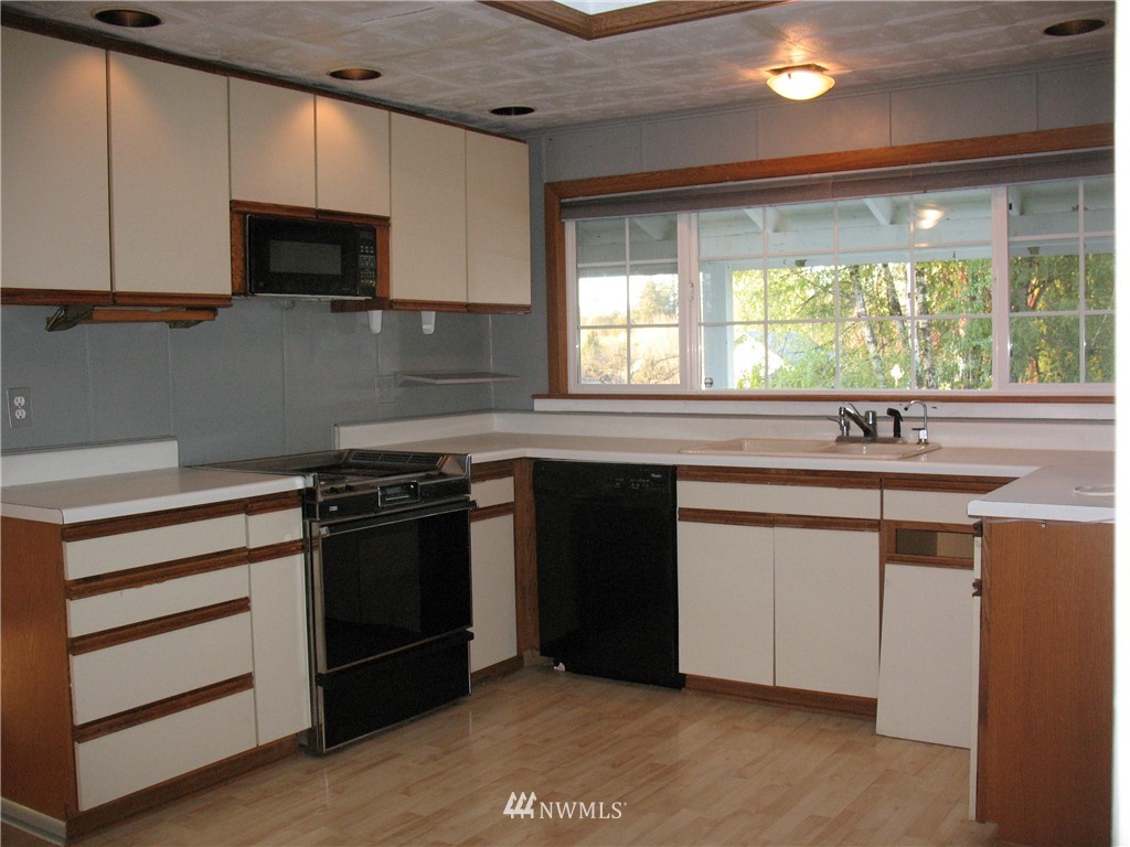 423 Northwest Riddell Road Bremerton, WA 98310 - Photo 3 of 8 Gallery Image 3