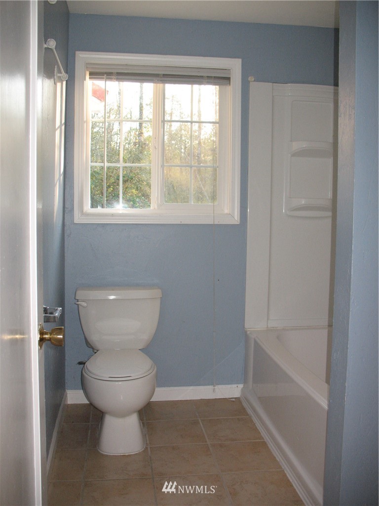 423 Northwest Riddell Road Bremerton, WA 98310 - Photo 5 of 8 Gallery Image 5