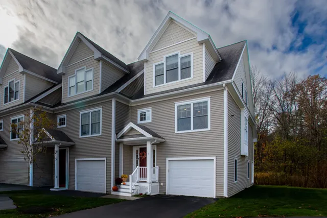 $639,000 | 131 Court Street, Unit 7, Exeter, NH 03833