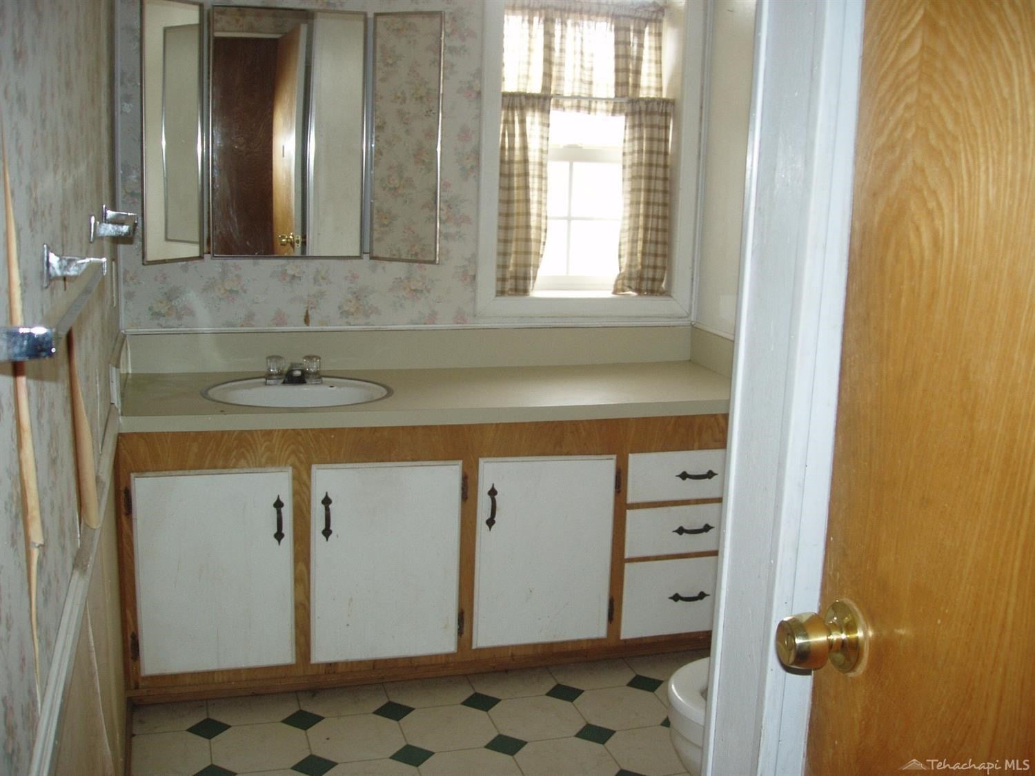 21156 Woodford-Tehachapi Road Tehachapi, CA 93561 - Photo 13 of 24 Gallery Image 13