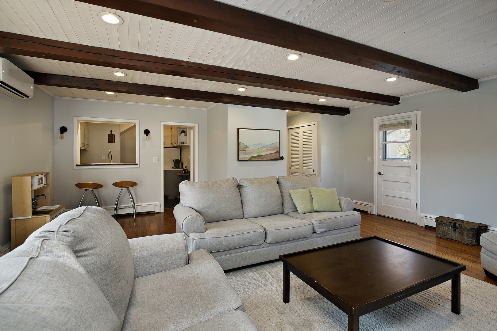 2132 Illinois Road Northbrook, IL 60062 - Photo 12 of 26 a living room with furniture