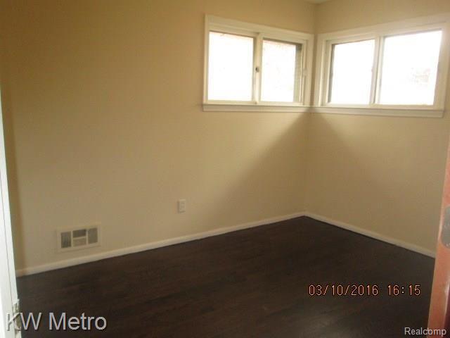 13561 Salem Road Redford, MI 48239 - Photo 5 of 10 IMG_4057.JPG