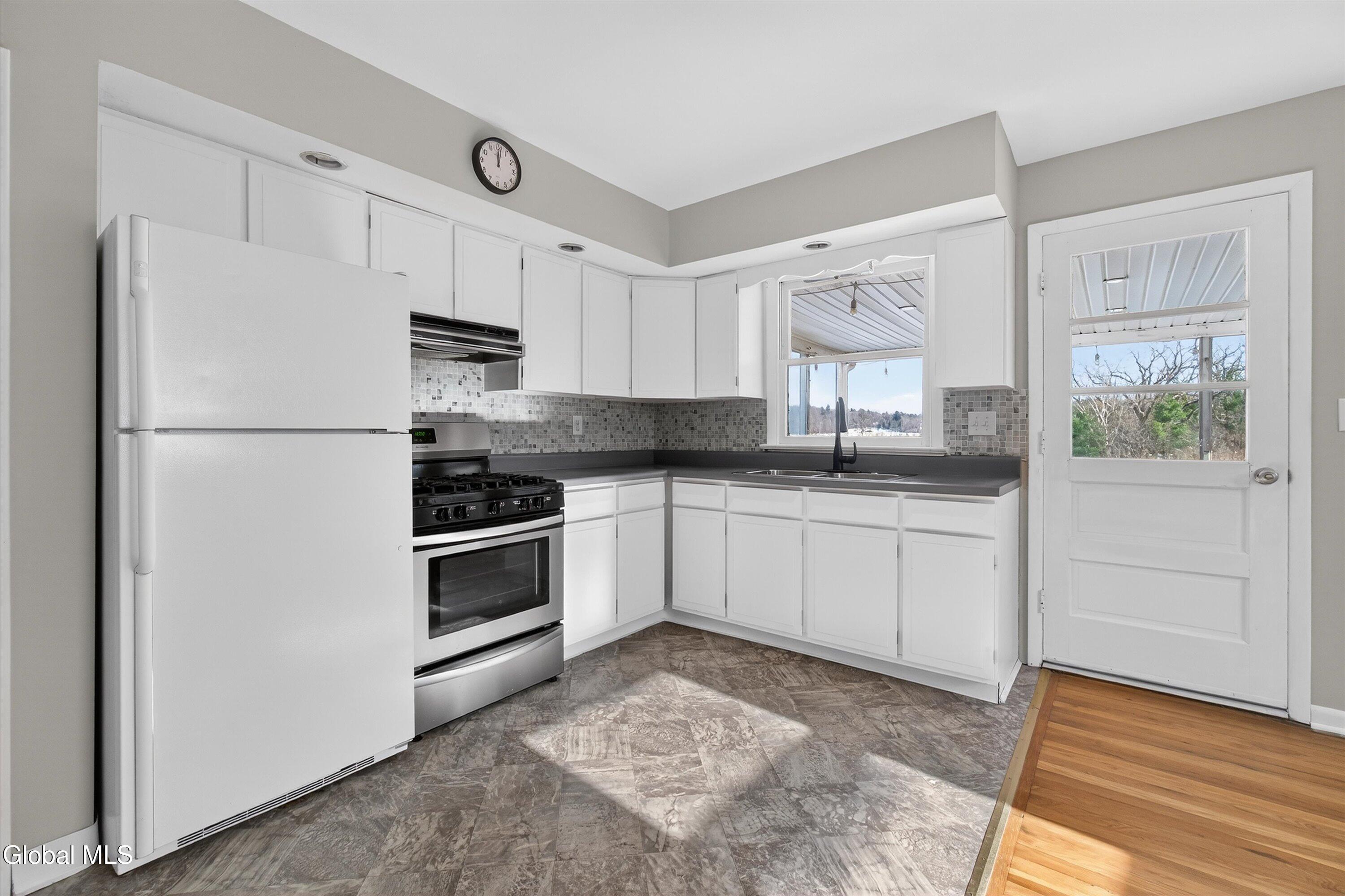 733 Hudson River Road Halfmoon, NY 12118 - Photo 11 of 63 09-733 Hudson River Rd-9