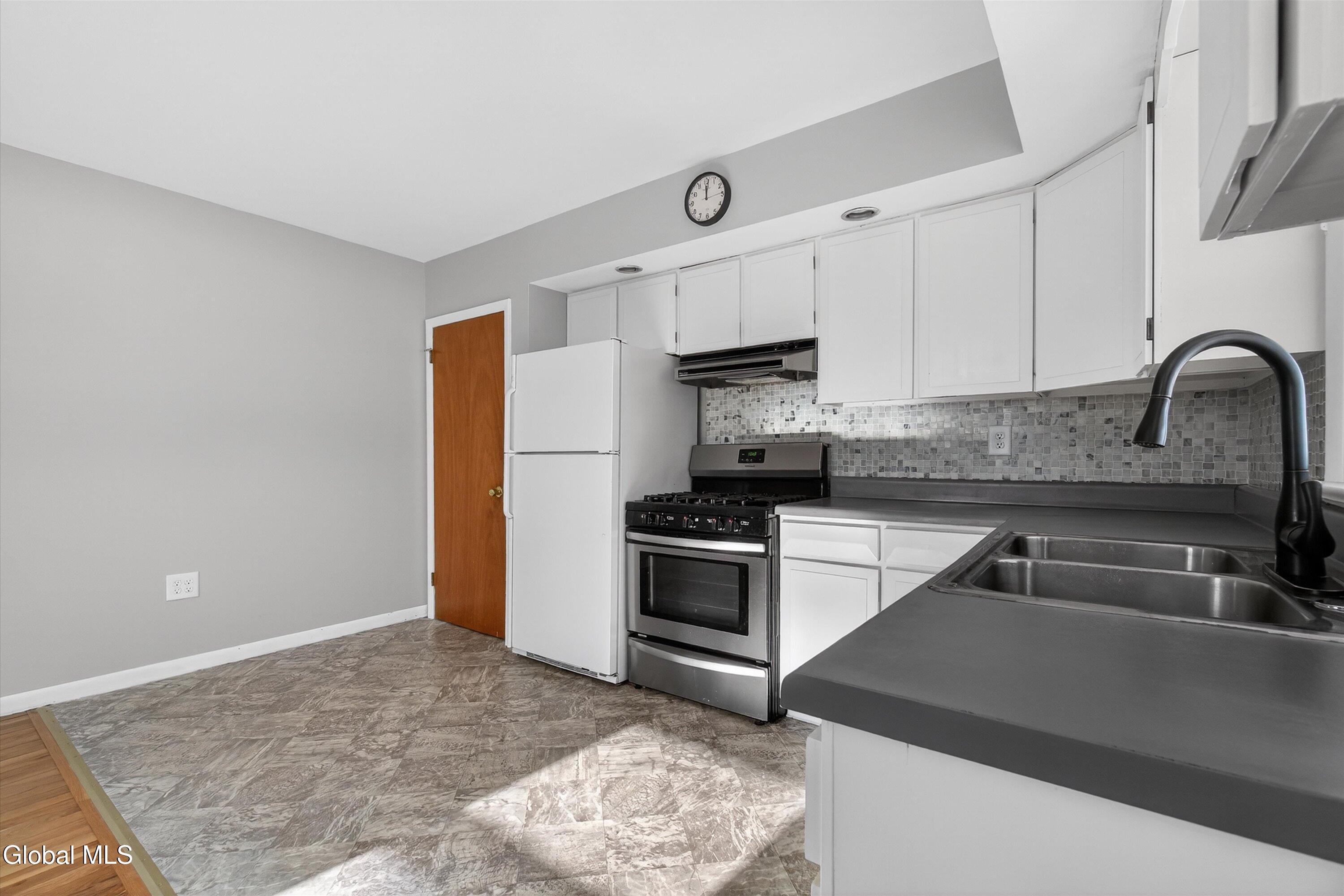 733 Hudson River Road Halfmoon, NY 12118 - Photo 13 of 63 11-733 Hudson River Rd-11