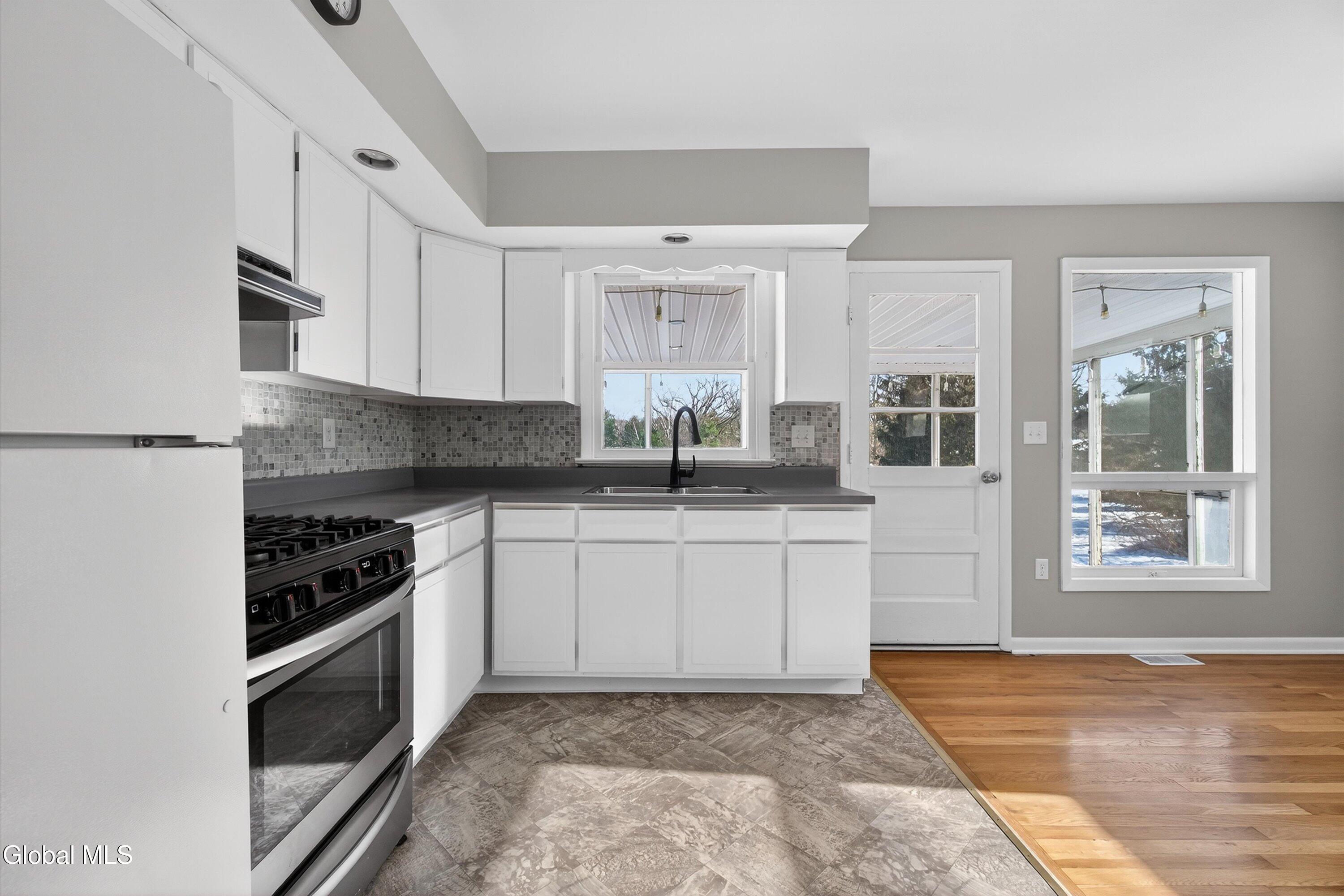 733 Hudson River Road Halfmoon, NY 12118 - Photo 14 of 63 12-733 Hudson River Rd-12