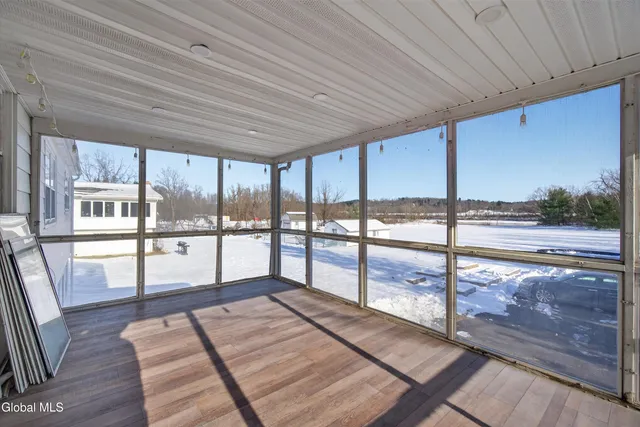 $274,900 | 733 Hudson River Road, Halfmoon, NY 12118