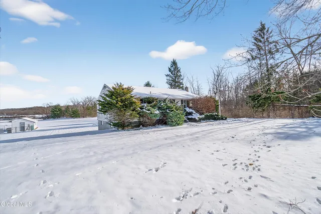 $274,900 | 733 Hudson River Road, Halfmoon, NY 12118