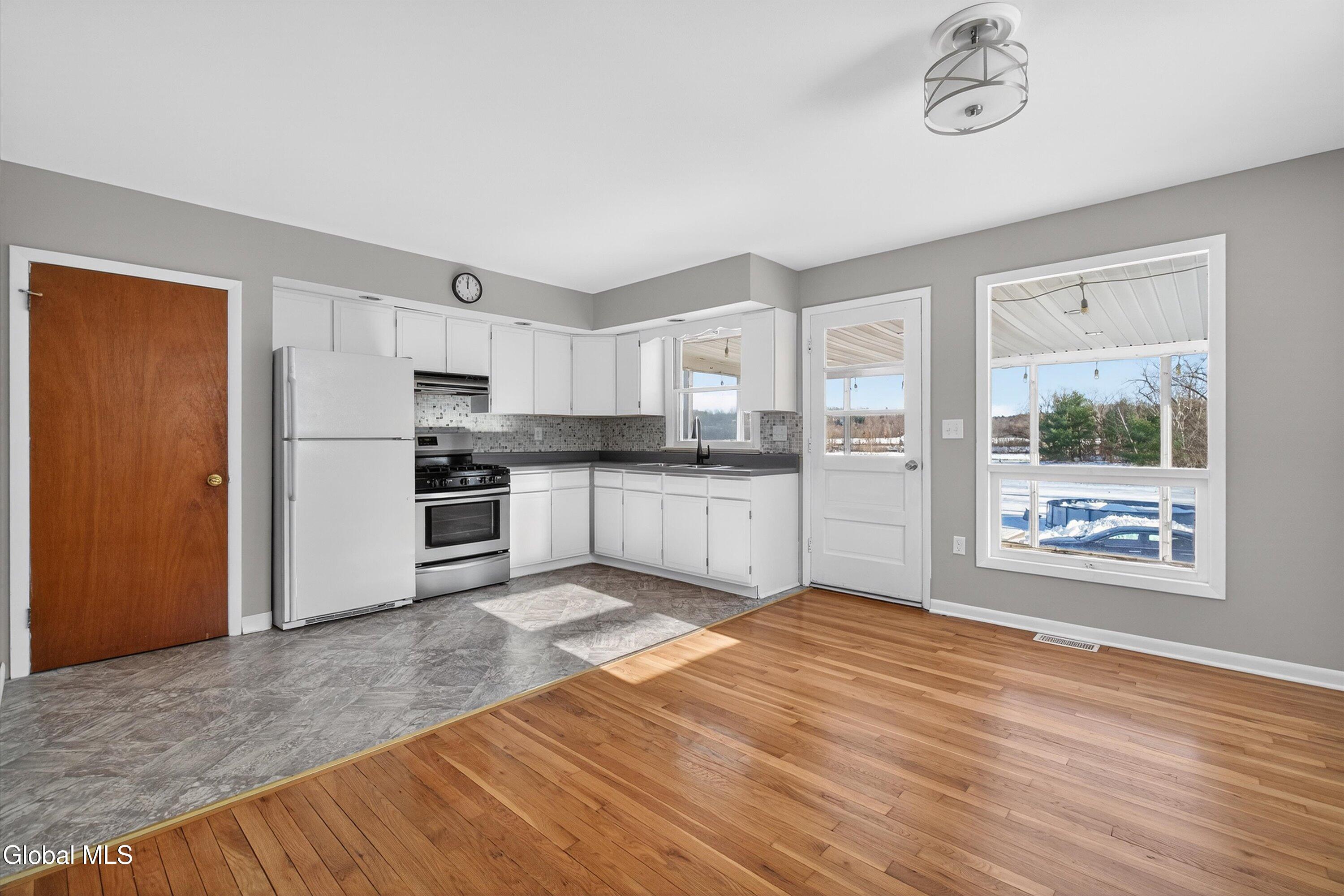 733 Hudson River Road Halfmoon, NY 12118 - Photo 8 of 63 06-733 Hudson River Rd-6