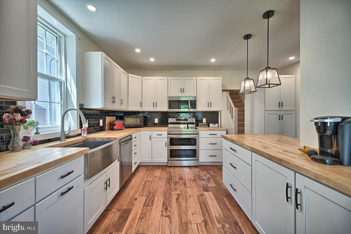 825 Lawn Road Palmyra, PA 17078 - Photo 3 of 40 Beautiful kitchen