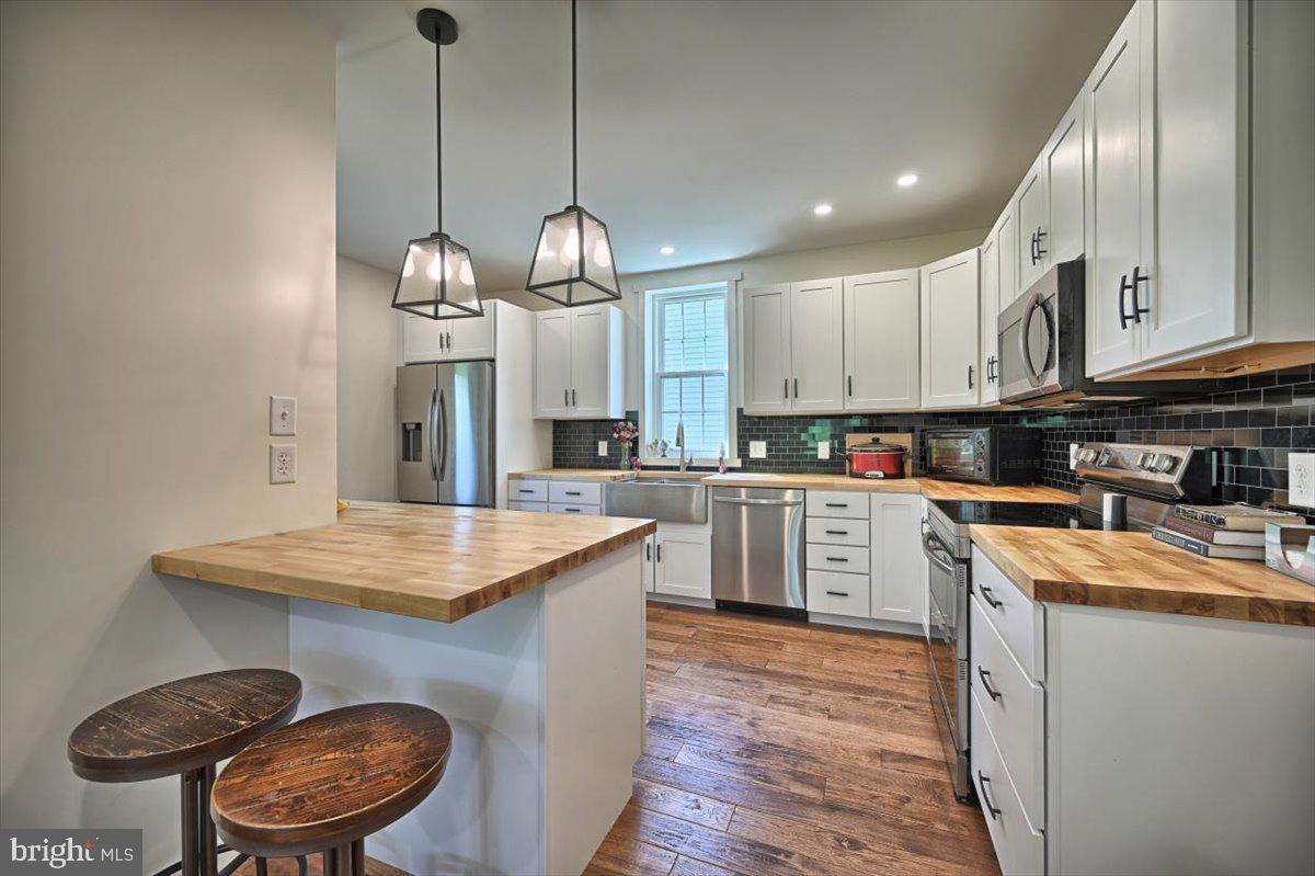 825 Lawn Road Palmyra, PA 17078 - Photo 4 of 40 Gallery Image 4