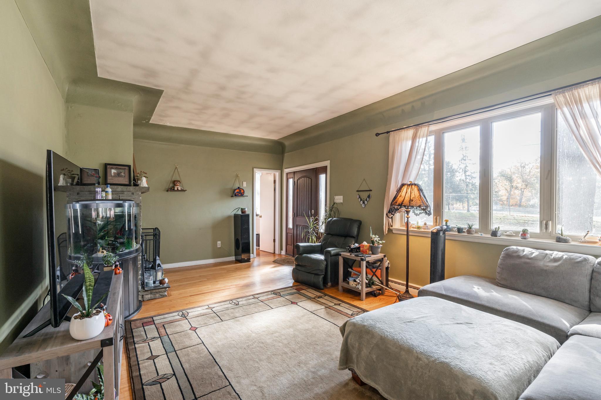 345 Mingo Road Royersford, PA 19468 - Photo 12 of 28 Living Room