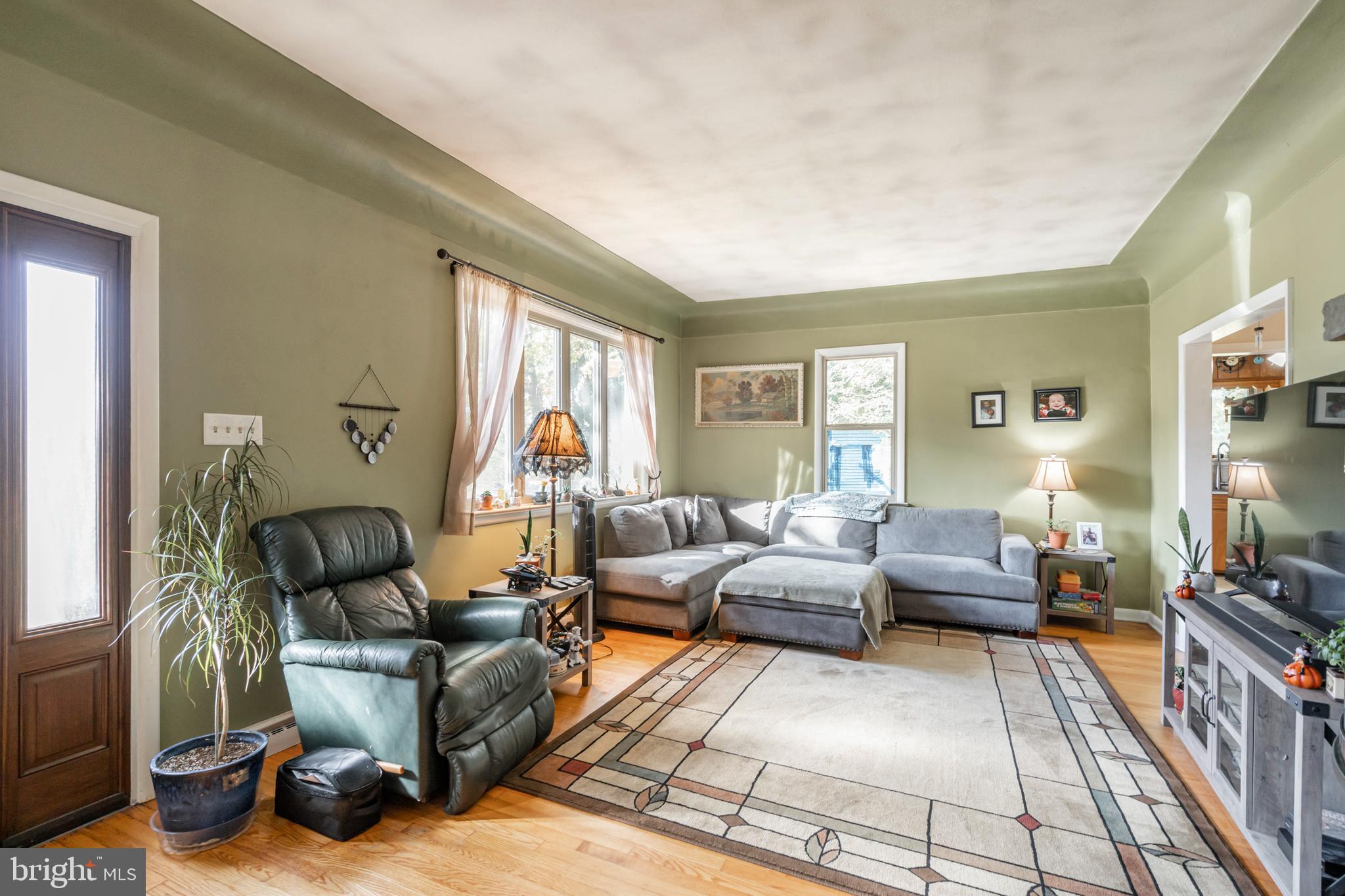 345 Mingo Road Royersford, PA 19468 - Photo 10 of 28 Living Room