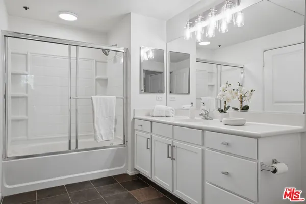 $699,000 | 6400 Crescent Park East, Unit 301, Playa Vista, CA 90094