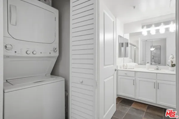 $699,000 | 6400 Crescent Park East, Unit 301, Playa Vista, CA 90094