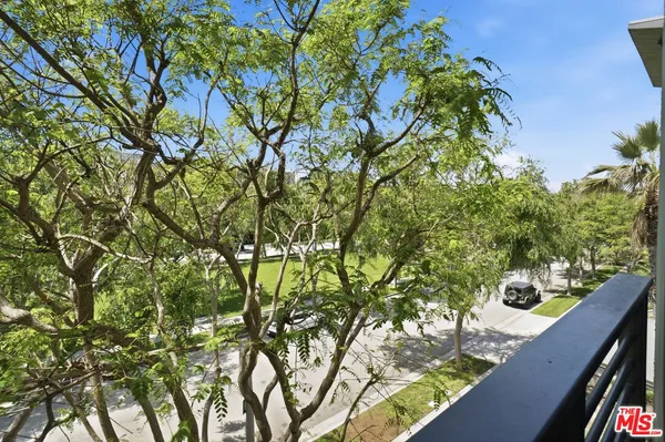 $699,000 | 6400 Crescent Park East, Unit 301, Playa Vista, CA 90094