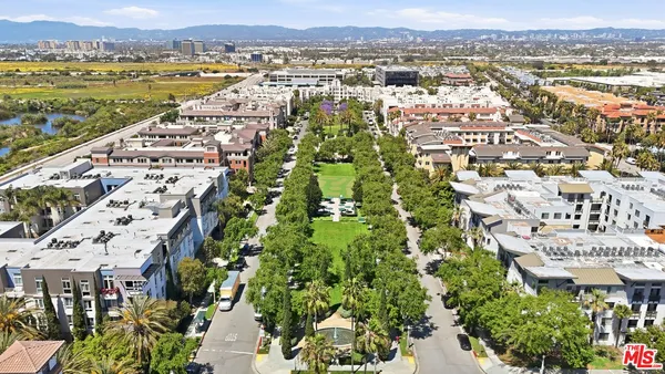 $699,000 | 6400 Crescent Park East, Unit 301, Playa Vista, CA 90094