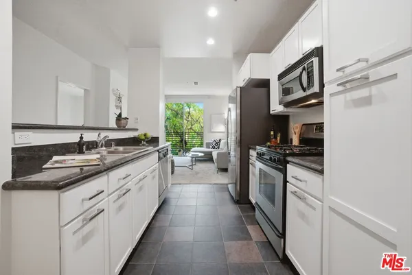 $699,000 | 6400 Crescent Park East, Unit 301, Playa Vista, CA 90094
