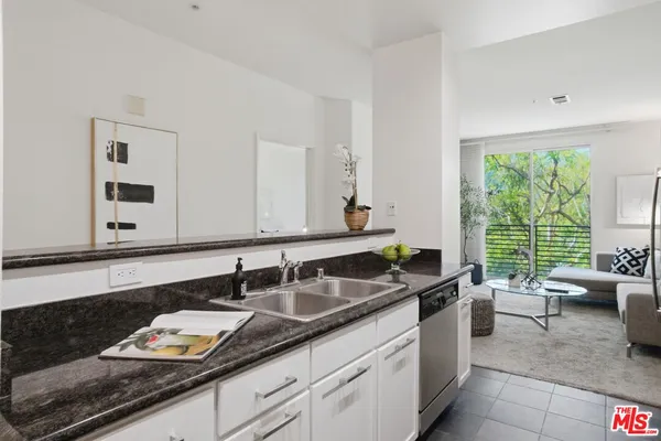 $699,000 | 6400 Crescent Park East, Unit 301, Playa Vista, CA 90094