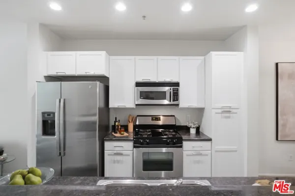 $699,000 | 6400 Crescent Park East, Unit 301, Playa Vista, CA 90094