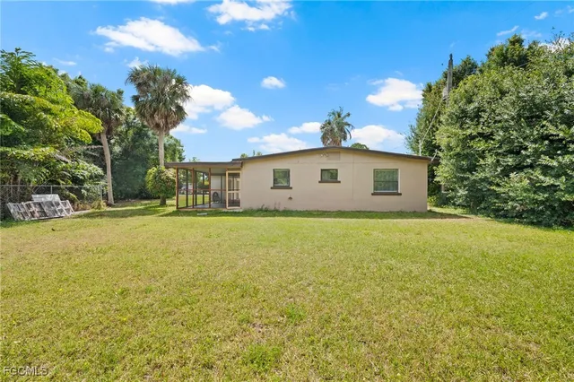 a view of a house with a backyard