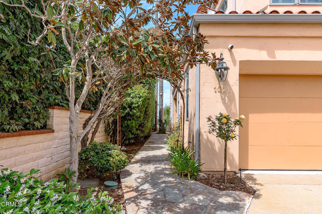 101 Rios Court Solana Beach, CA 92075 - Photo 6 of 67 03_101_Rios_Ct_MLS