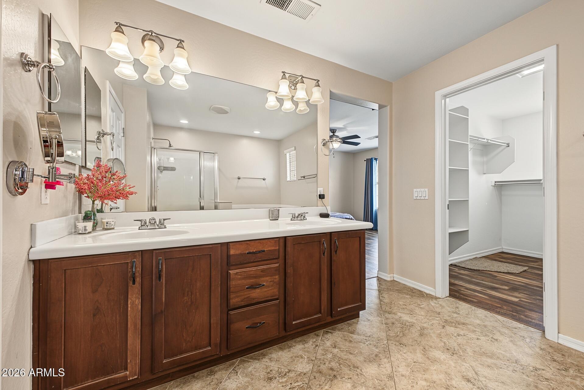2240 West Davis Road Phoenix, AZ 85023 - Photo 19 of 39 19 - Davis