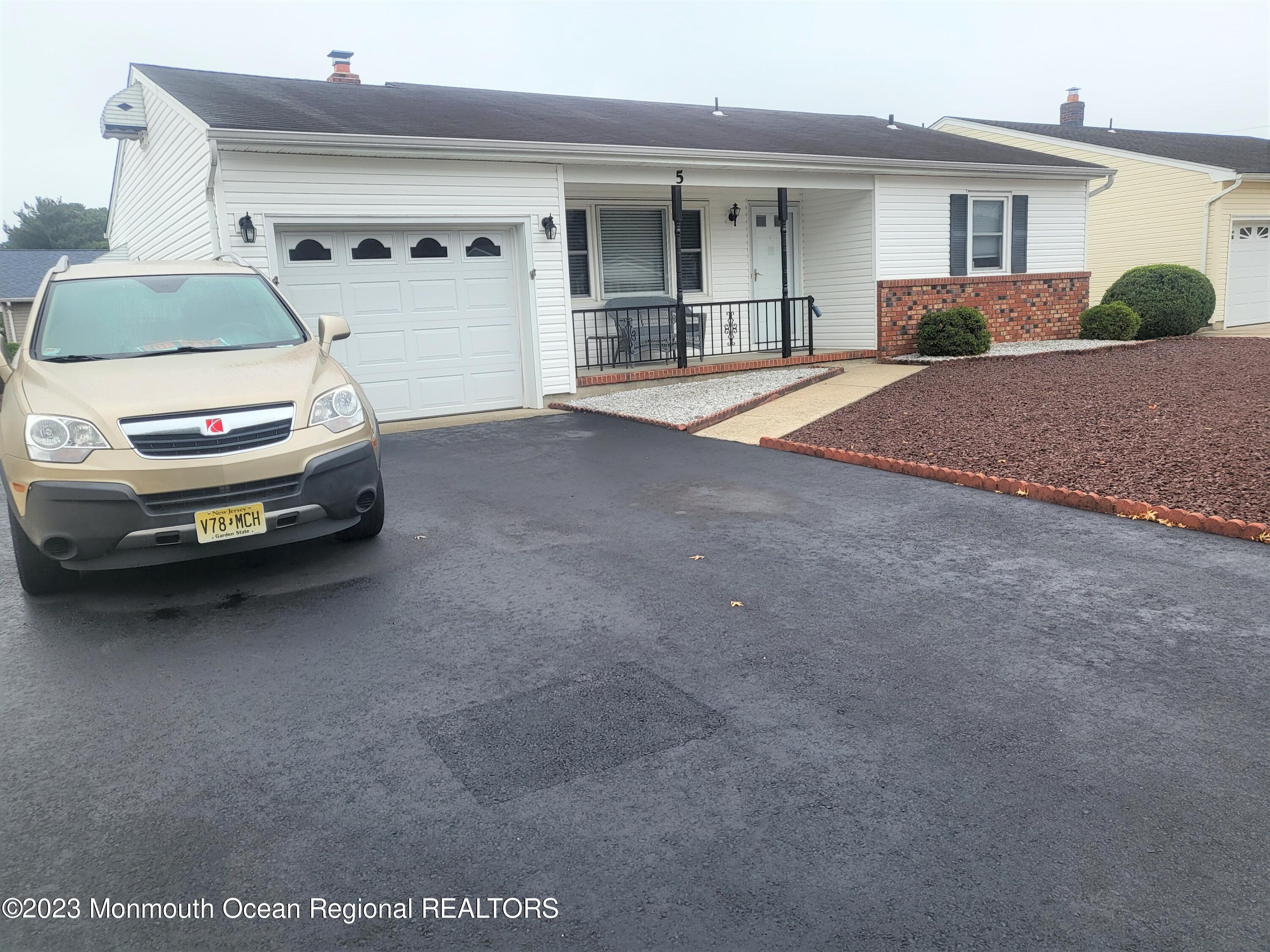 5 Thornton Road Toms River, NJ 08757 - Photo 3 of 31 20230829_121023