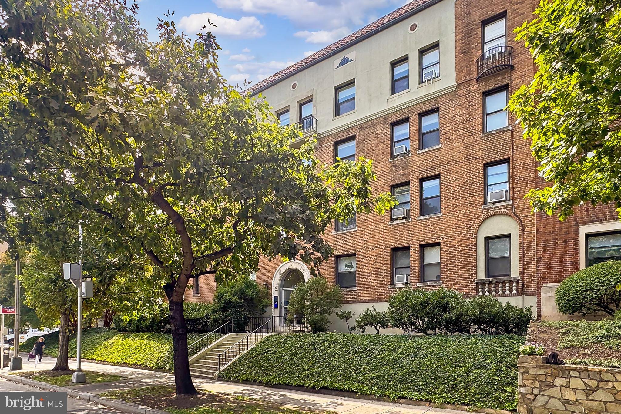 3600 Connecticut Avenue Northwest, Unit 105 Washington, DC 20008 - Photo 3 of 55 a front view of a building with garden