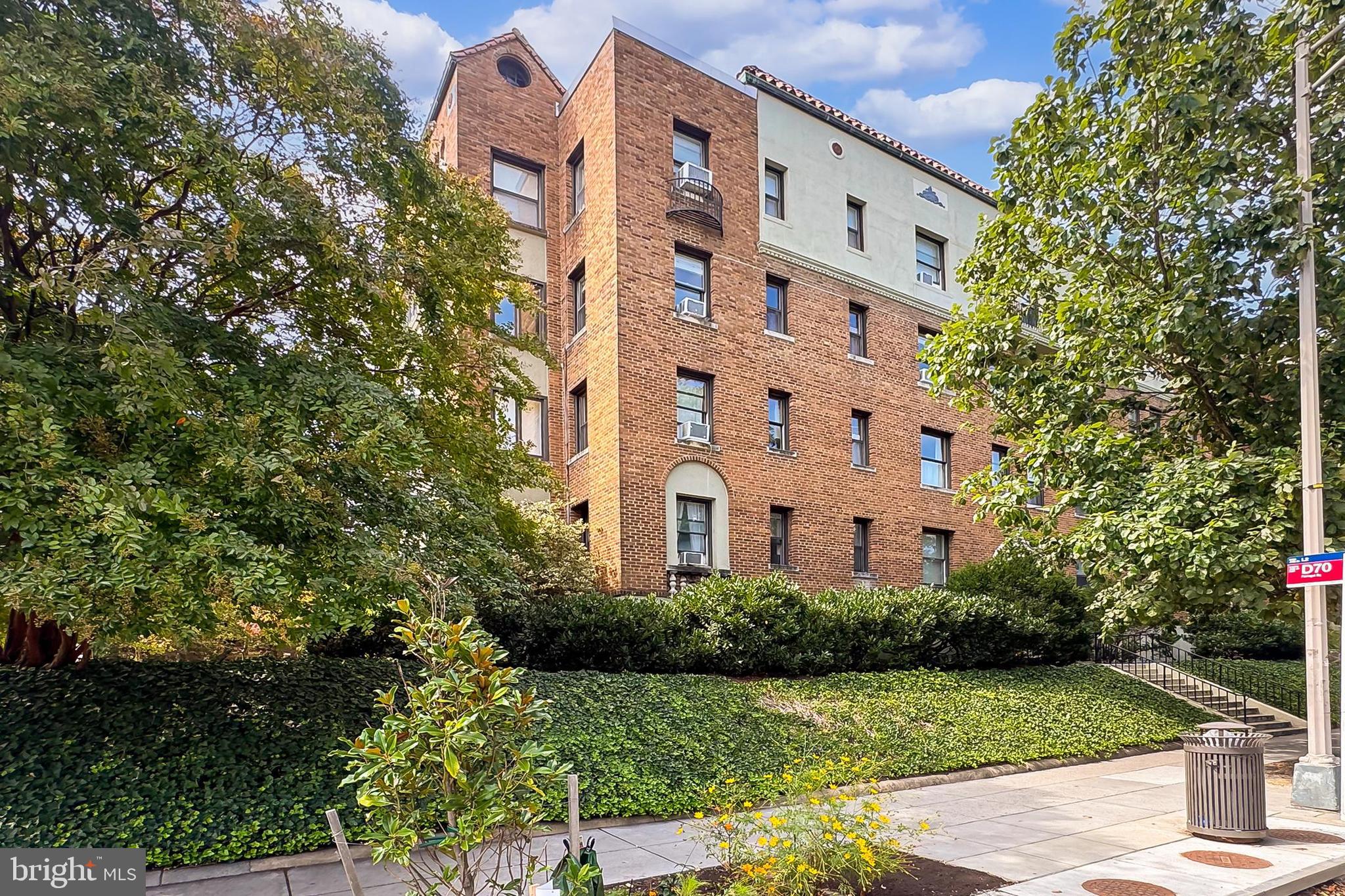 3600 Connecticut Avenue Northwest, Unit 105 Washington, DC 20008 - Photo 4 of 55 a front view of a building