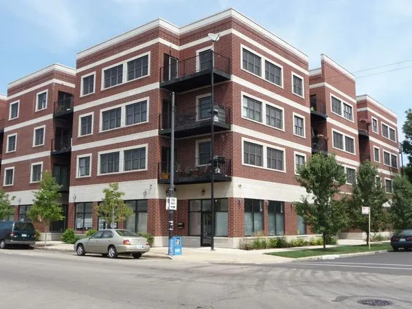 $2,475 | 3705 North Kedzie Avenue, Unit 302, Chicago, IL 60618