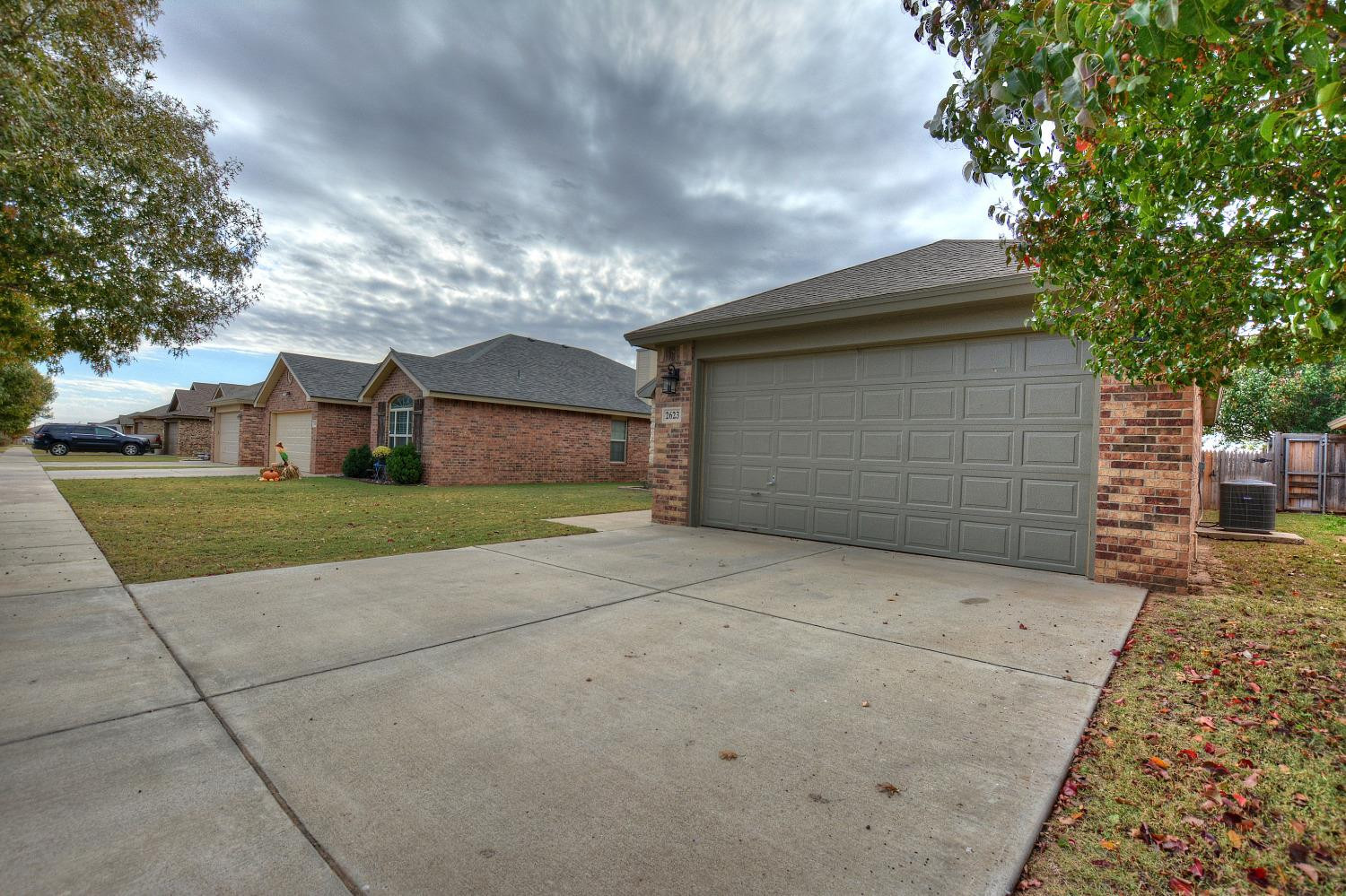2623 112th Street Lubbock, TX 79423 - Photo 3 of 16 a front view of house with yard