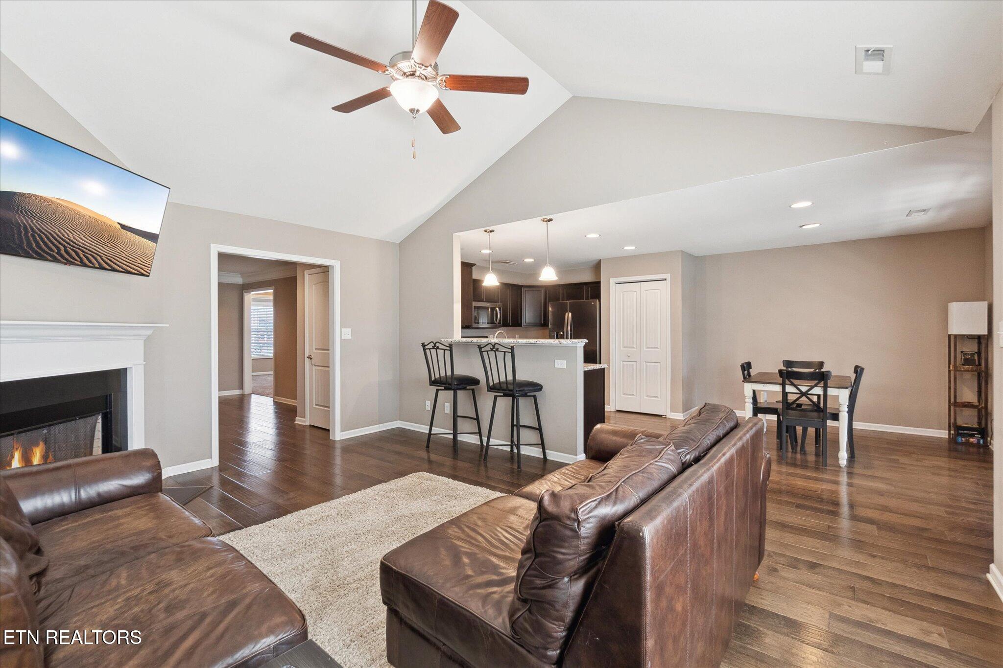 7423 Ladd Road Powell, TN 37849 - Photo 2 of 20 Living/Front Entry