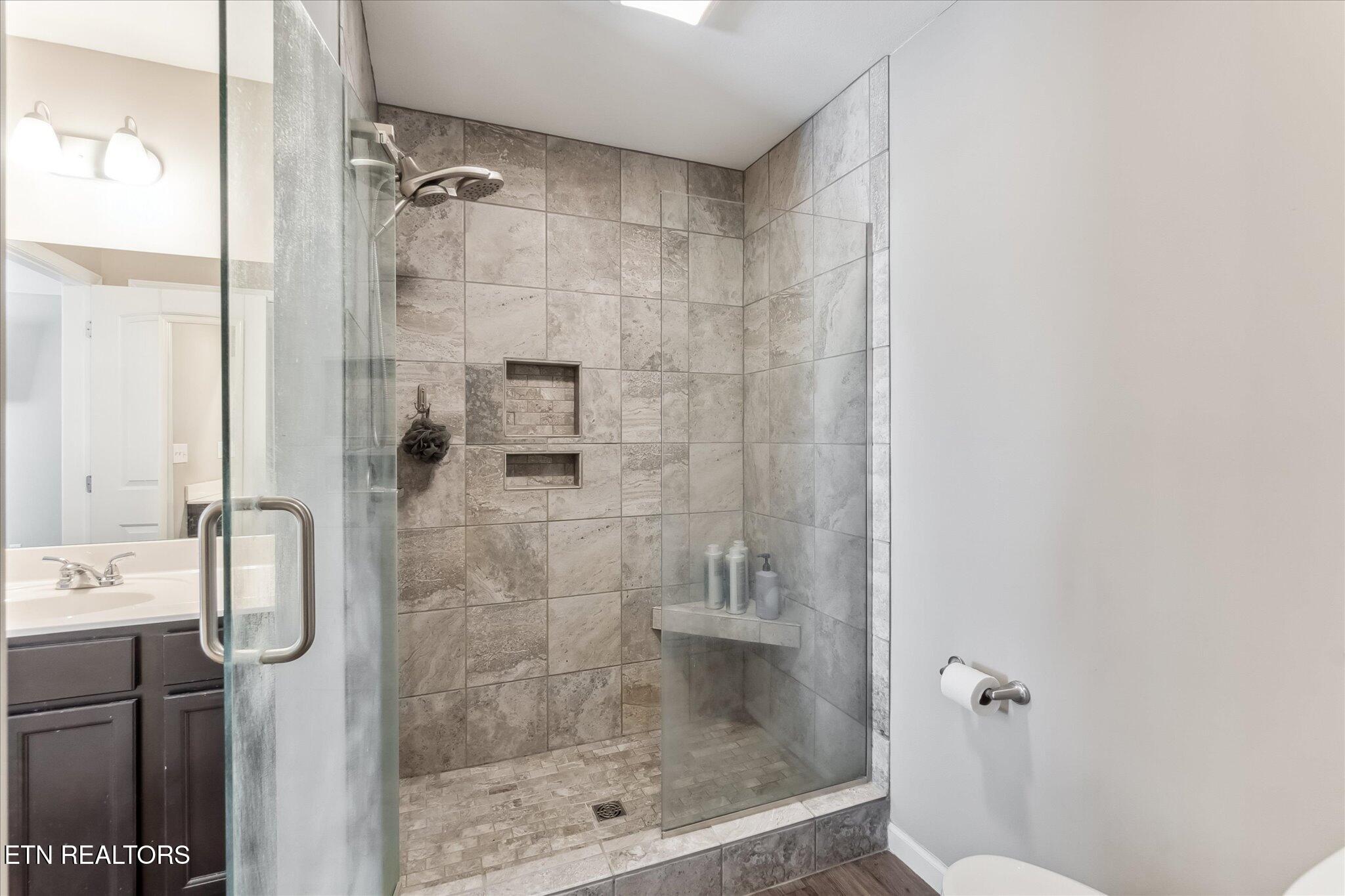 7423 Ladd Road Powell, TN 37849 - Photo 10 of 20 Bath 1