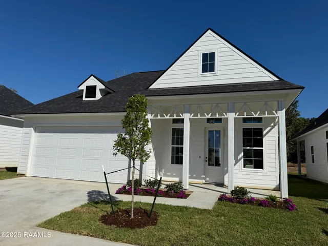 $305,000 | 238 Jagged Grove Lane, Youngsville, LA 70592