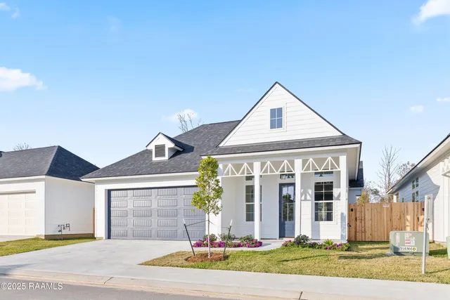 $305,000 | 238 Jagged Grove Lane, Youngsville, LA 70592