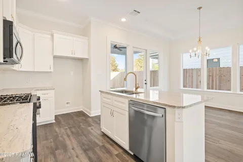 $305,000 | 238 Jagged Grove Lane, Youngsville, LA 70592