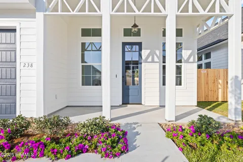 $305,000 | 238 Jagged Grove Lane, Youngsville, LA 70592