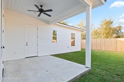 $305,000 | 238 Jagged Grove Lane, Youngsville, LA 70592