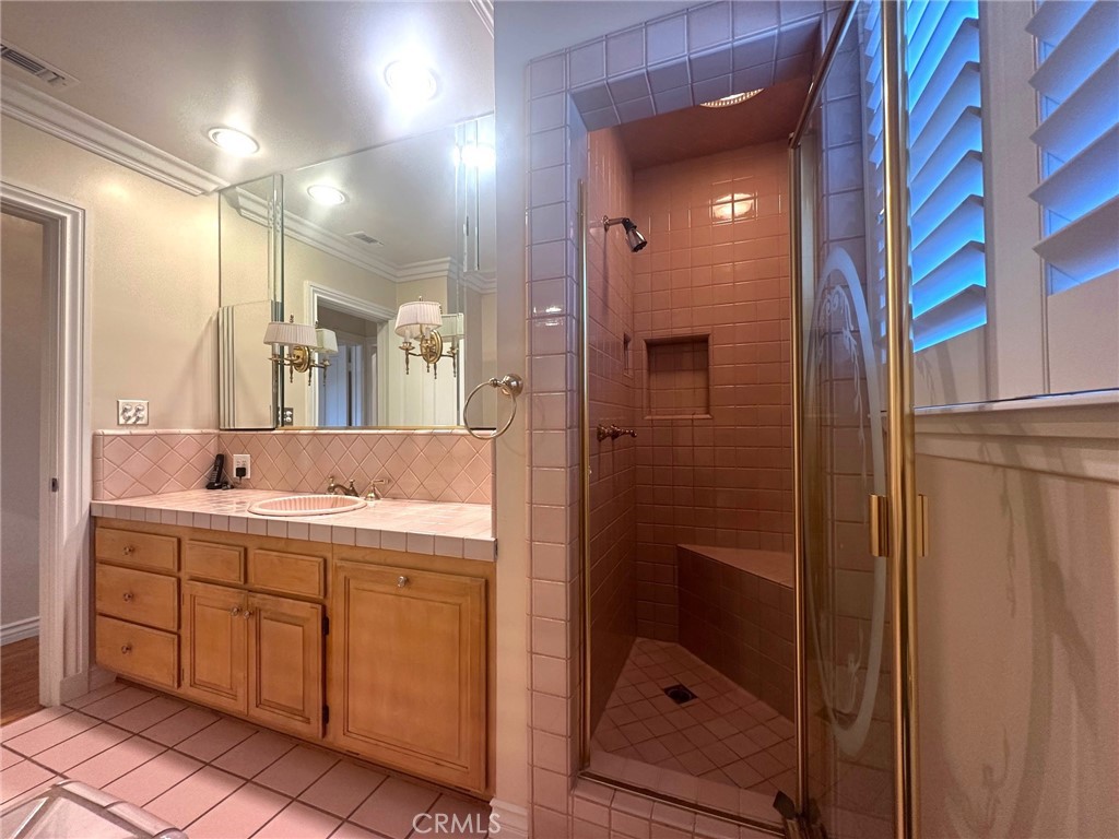 9861 Estrella Avenue Temple City, CA 91780 - Photo 19 of 50 Hall Bath