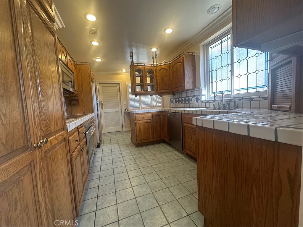 9861 Estrella Avenue Temple City, CA 91780 - Photo 9 of 50 Lovely Kitchen with SO much space!
