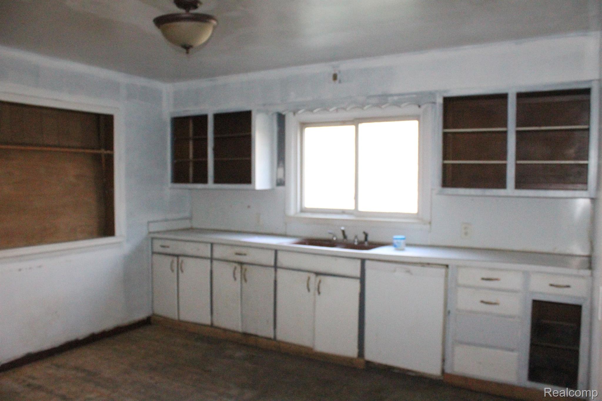 2040 Lavelle Road Flint, MI 48504 - Photo 6 of 9 Gallery Image 6