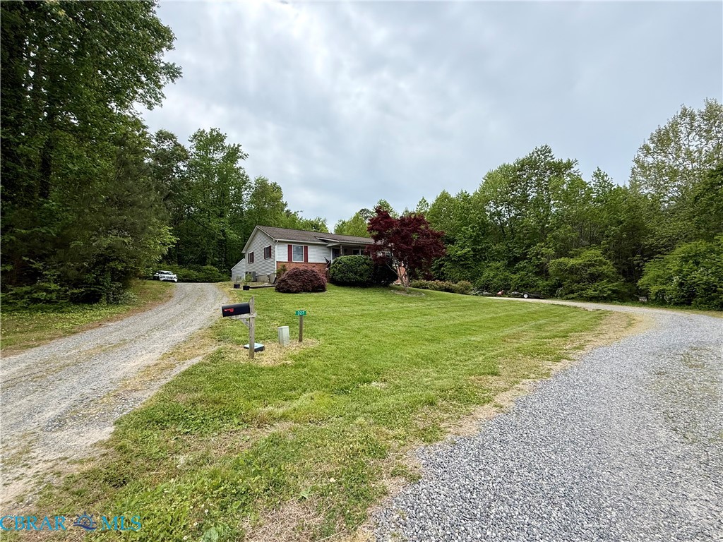 327 Gilbert Street Kilmarnock, VA 22482 - Photo 2 of 37