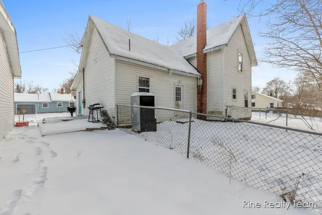 $215,000 | 321 East Fenton Street, Union City, MI 49094