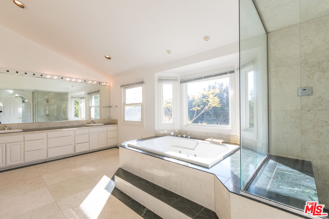 6557 Wandermere Road, Unit UPPER STE Malibu, CA 90265 - Photo 12 of 16