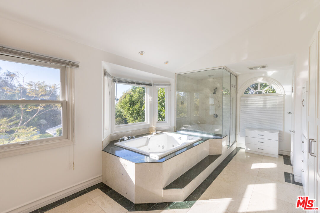 6557 Wandermere Road, Unit UPPER STE Malibu, CA 90265 - Photo 13 of 16